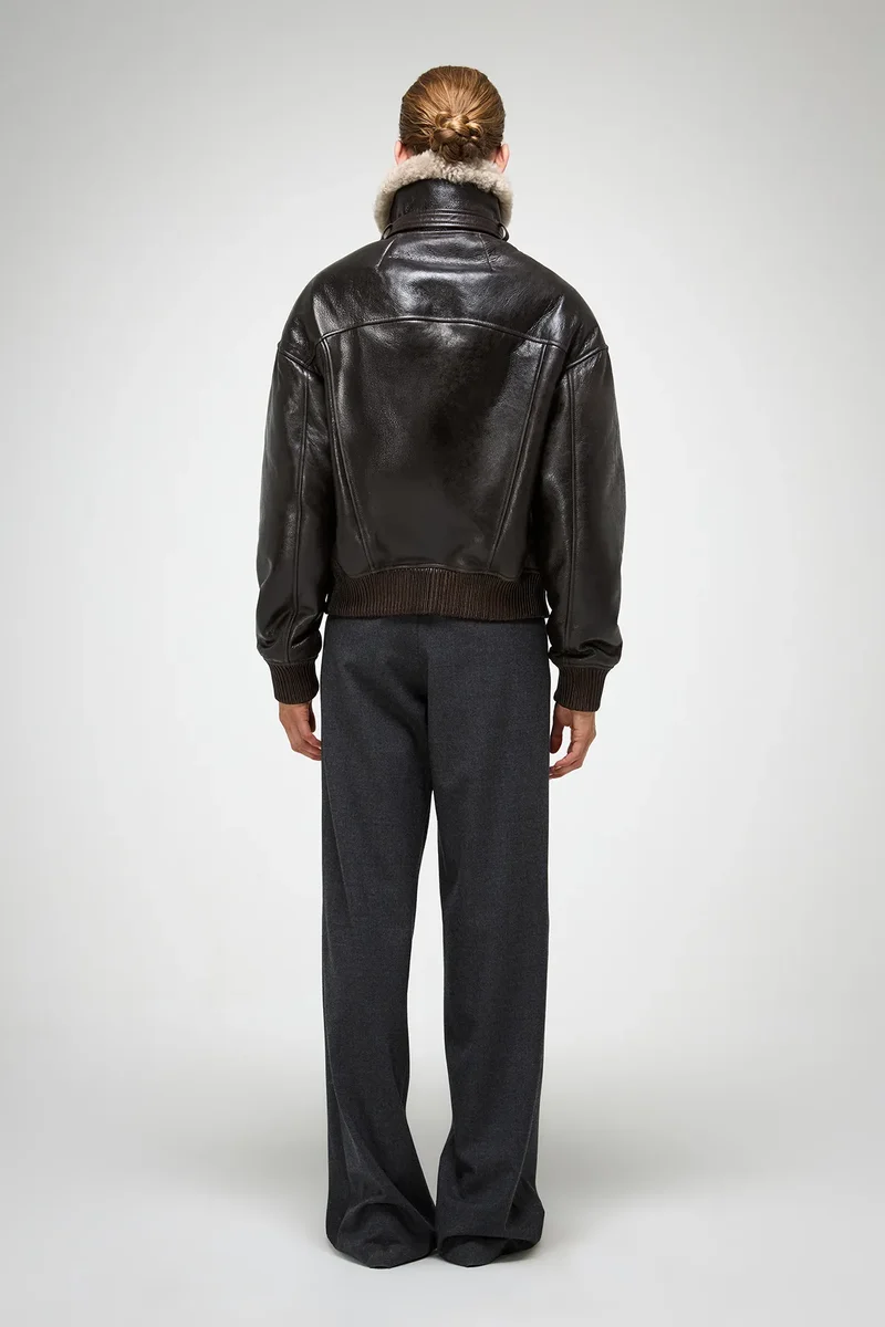 Tricia – Anthrazitfarbene Lammfelljacke