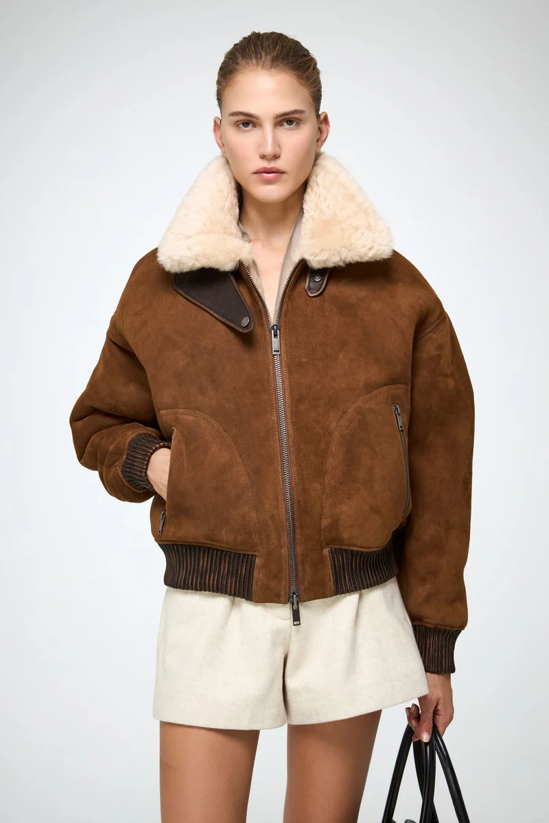 Tricia – Jacke aus tabakfarbenem Wildleder und Lammfell