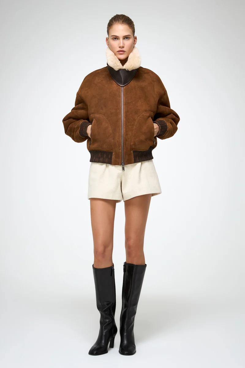 Tricia – Jacke aus tabakfarbenem Wildleder und Lammfell