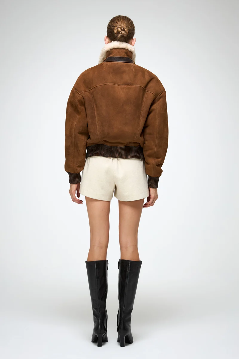 Tricia – Jacke aus tabakfarbenem Wildleder und Lammfell