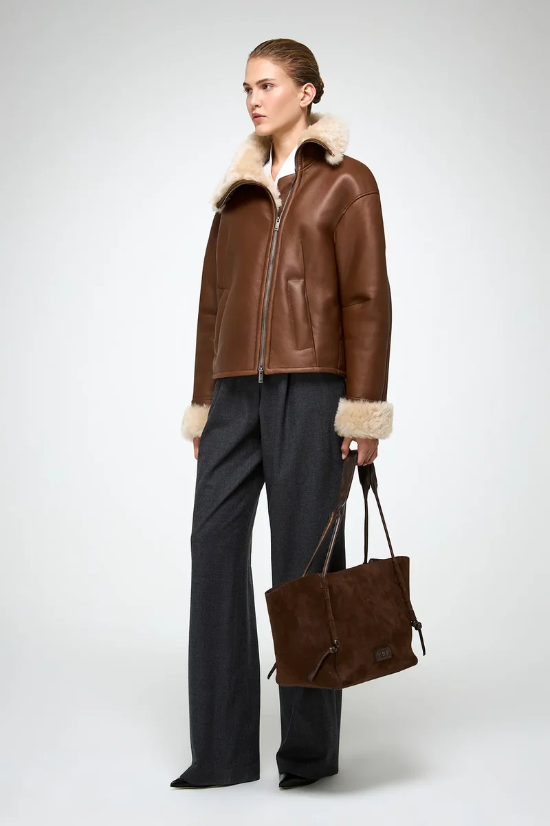 Pia – Braune Lammfelljacke