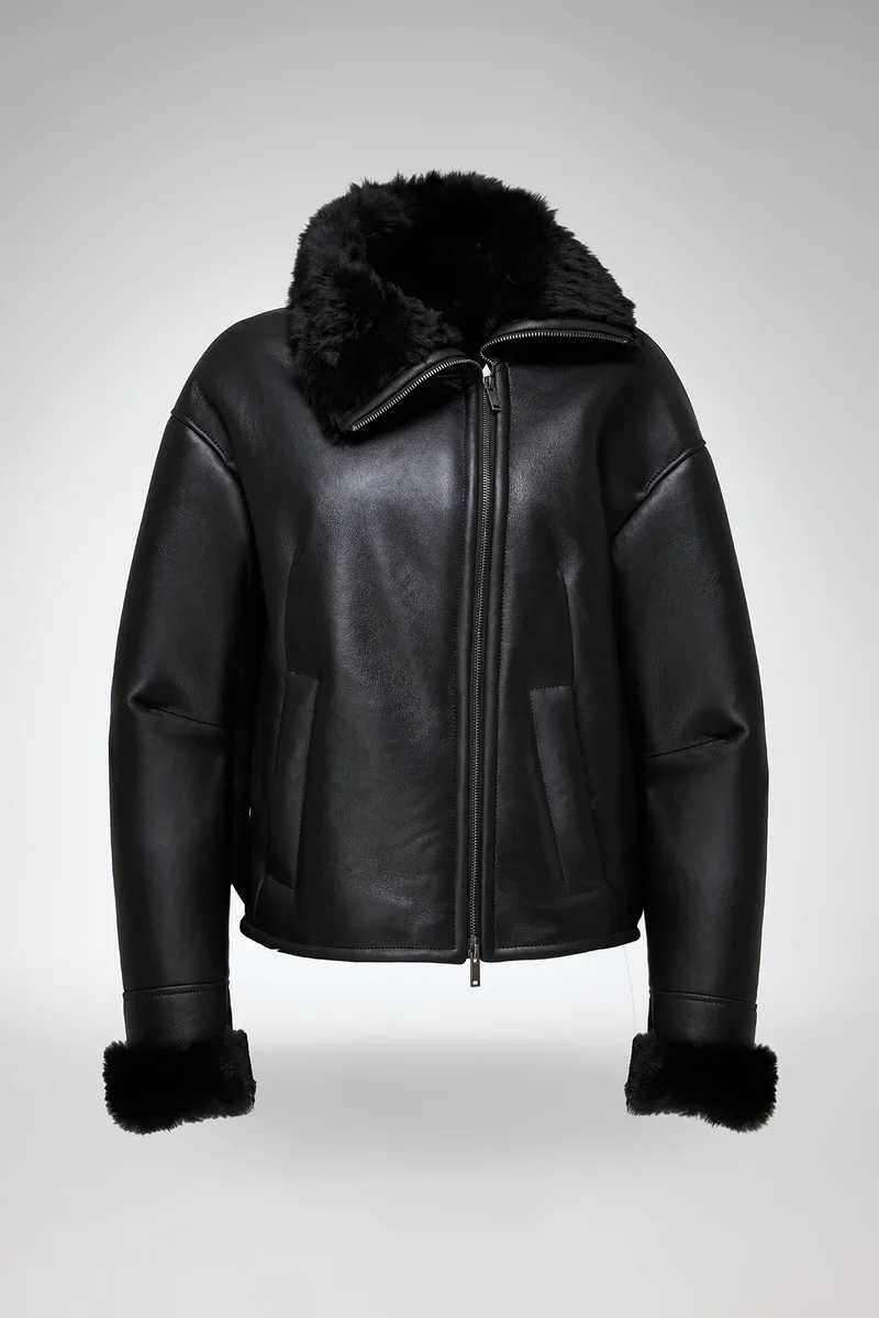 Pia – Schwarze Lammfelljacke