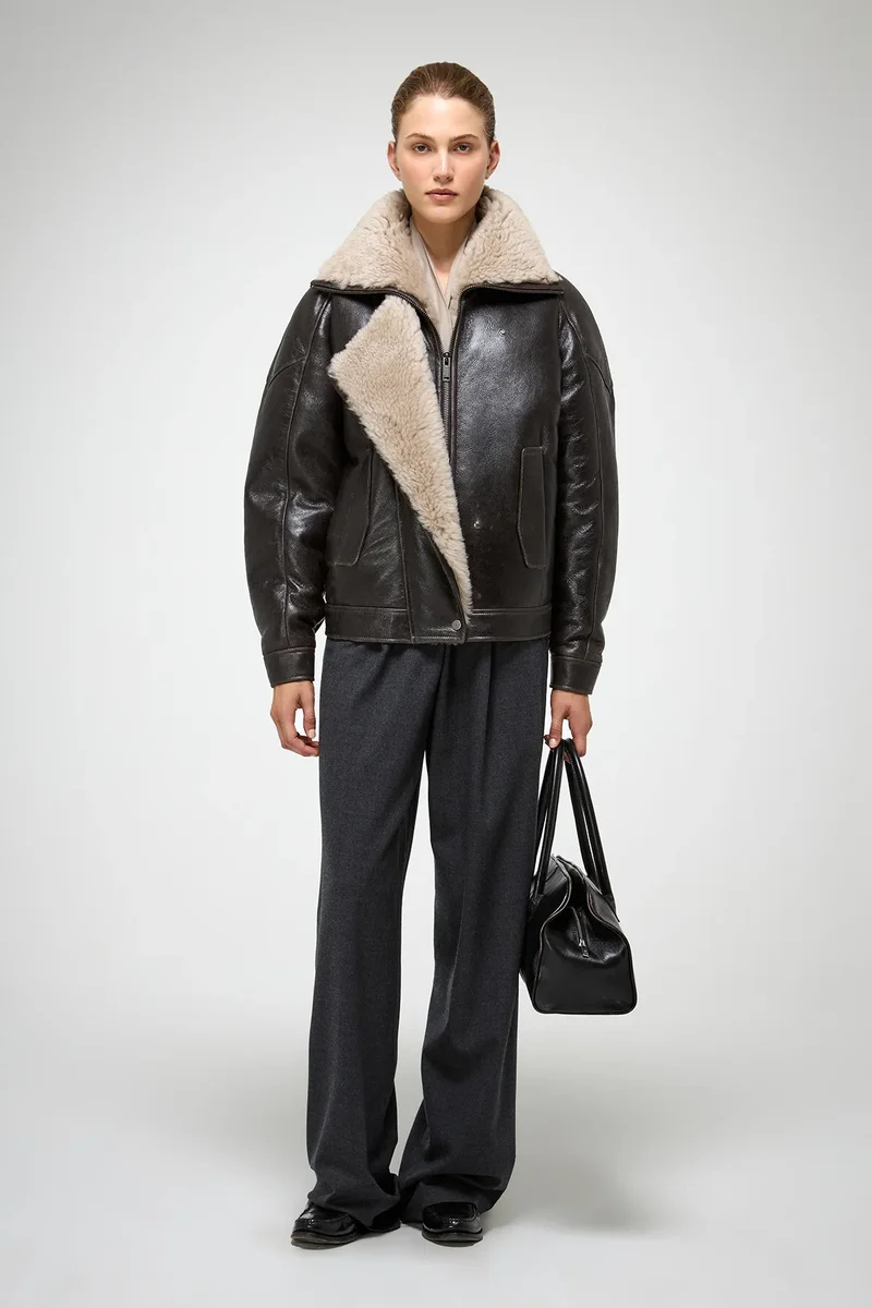 Sandie – Anthrazitfarbene Lammfelljacke