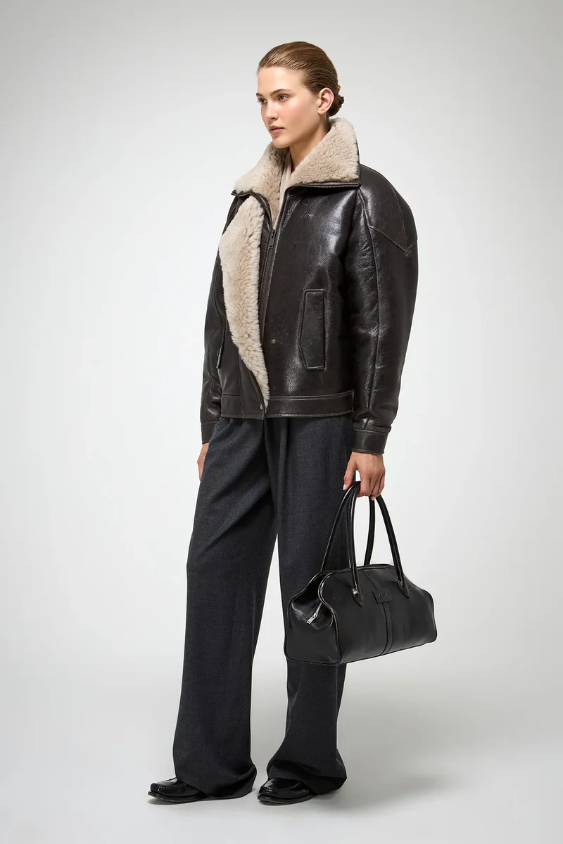 Sandie – Anthrazitfarbene Lammfelljacke