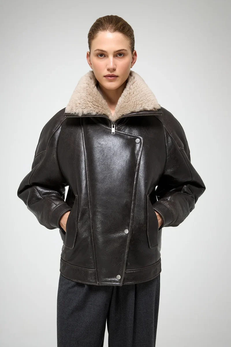 Sandie – Anthrazitfarbene Lammfelljacke
