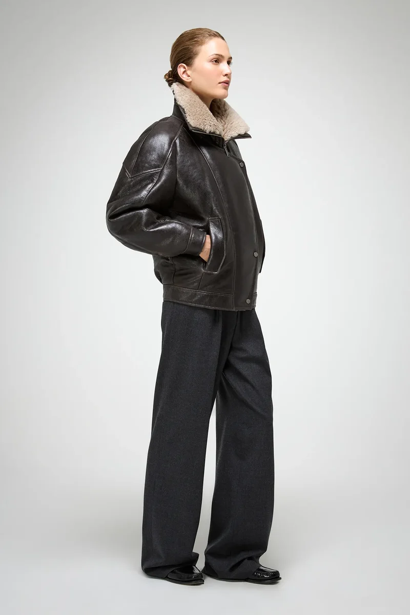 Sandie – Anthrazitfarbene Lammfelljacke