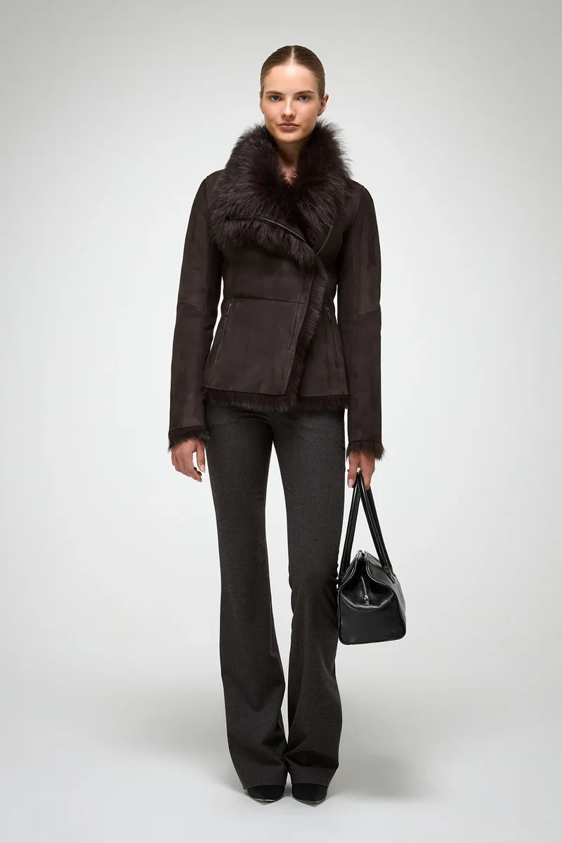 Adila – Jacke aus braunem Wildleder und Lammfell im Toskana-Stil