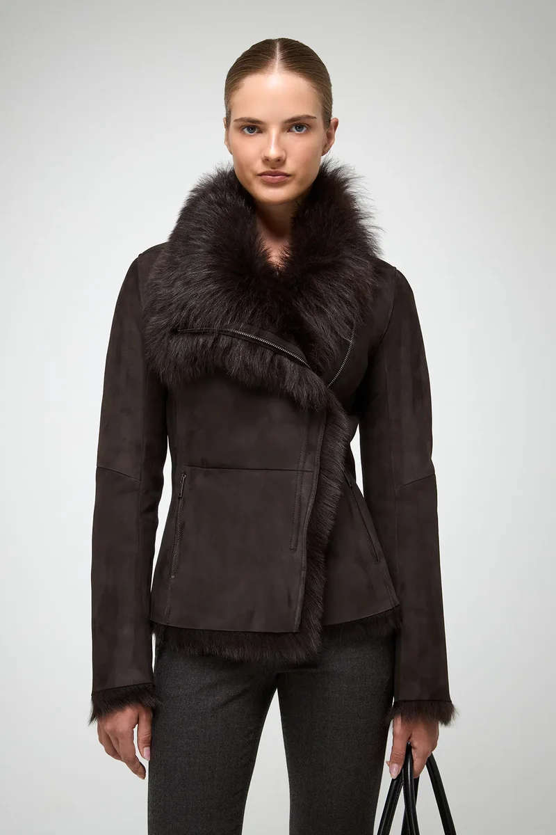 Adila – Jacke aus braunem Wildleder und Lammfell im Toskana-Stil