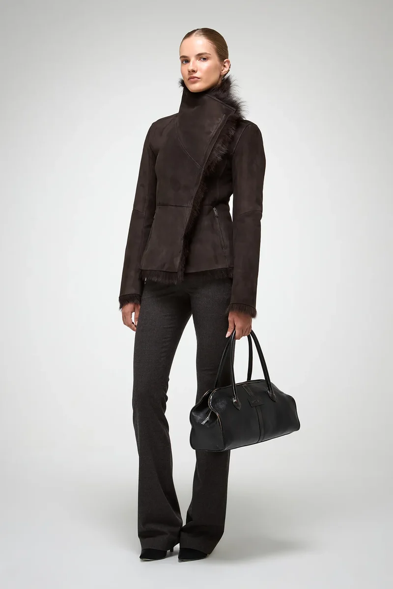 Adila – Jacke aus braunem Wildleder und Lammfell im Toskana-Stil