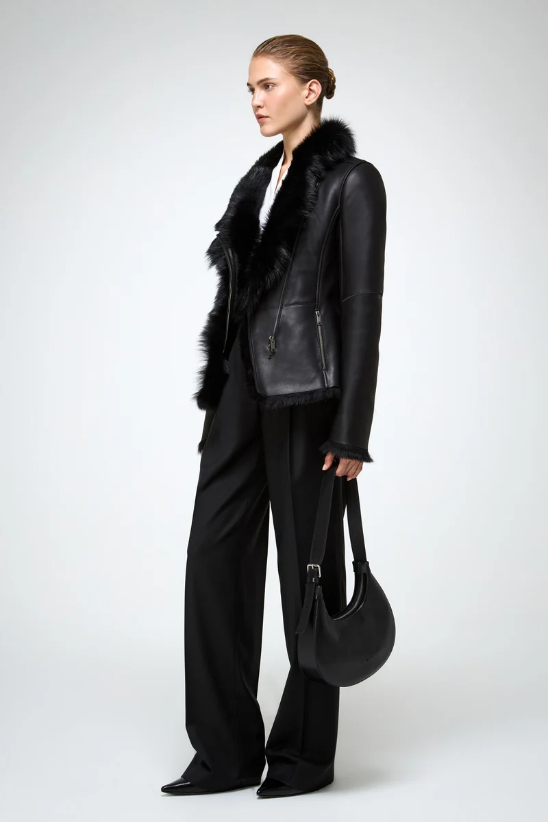 Adila – Toscana Schwarze Shearling-Jacke