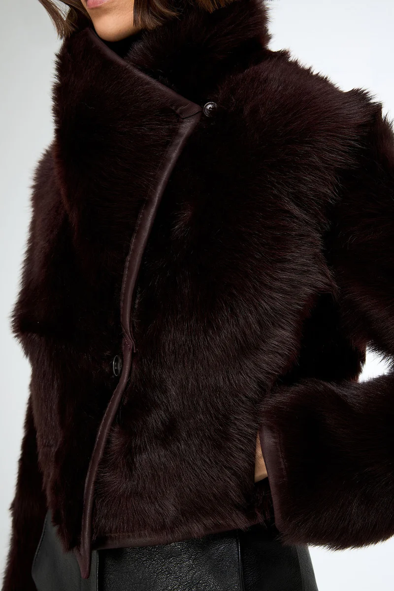 Ashley - Kirschroter Lammfelljacke