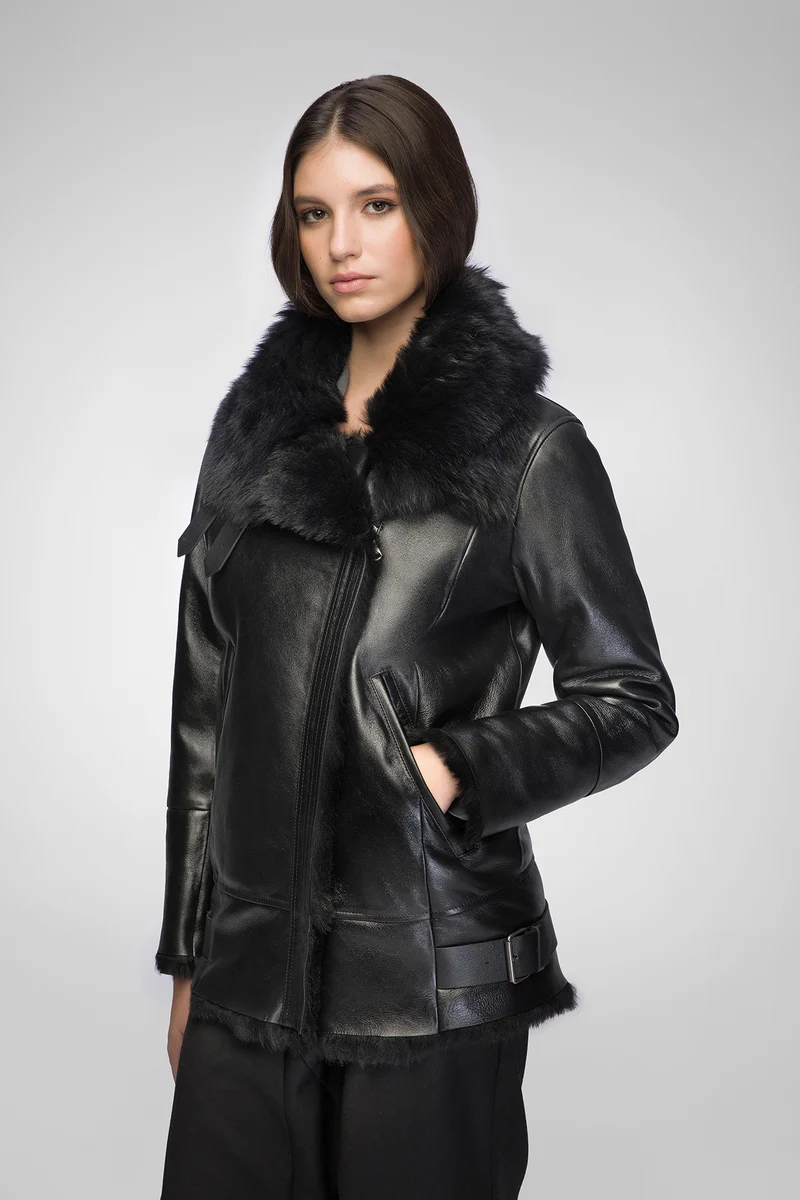 Vesna – Clotho Schwarze Lammfelljacke