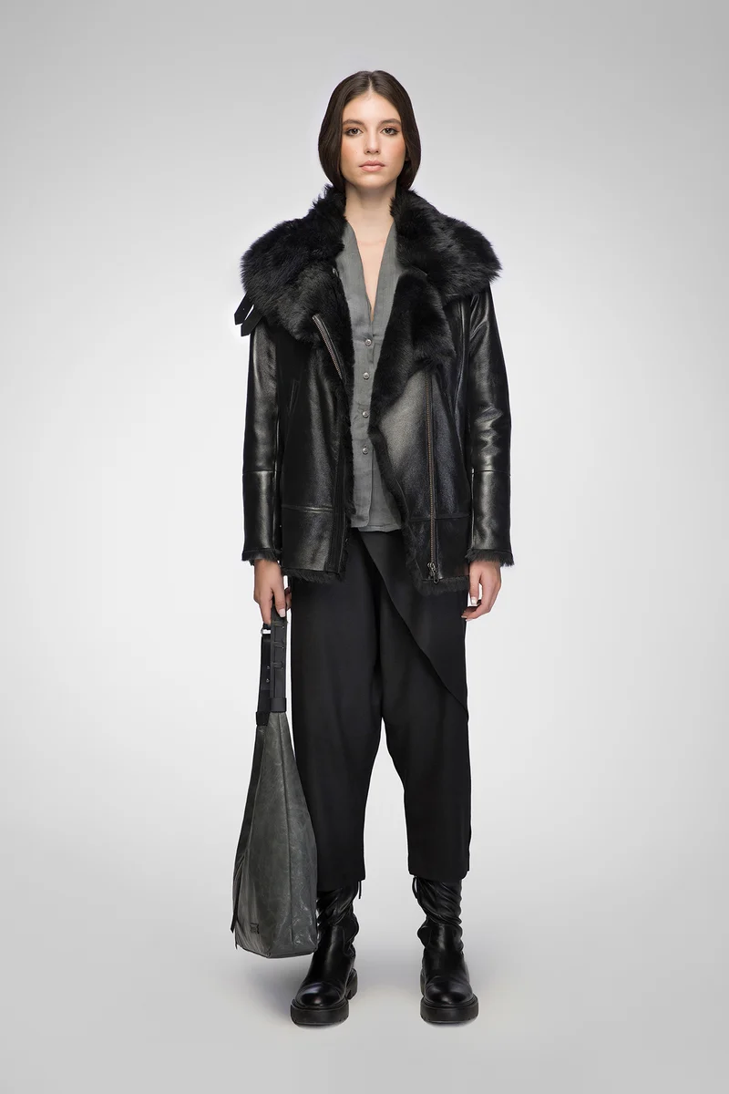 Vesna – Clotho Schwarze Lammfelljacke
