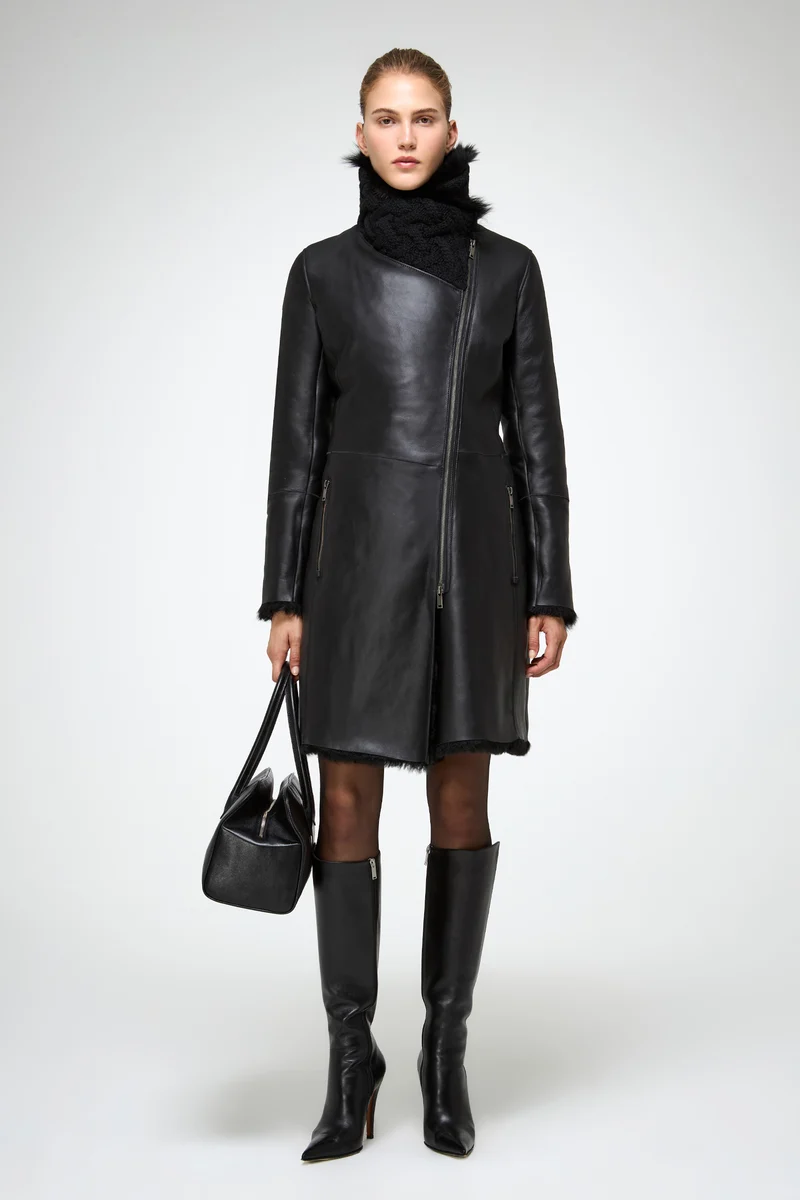 Mylena – Schwarzer Shearling-Mantel Toscana