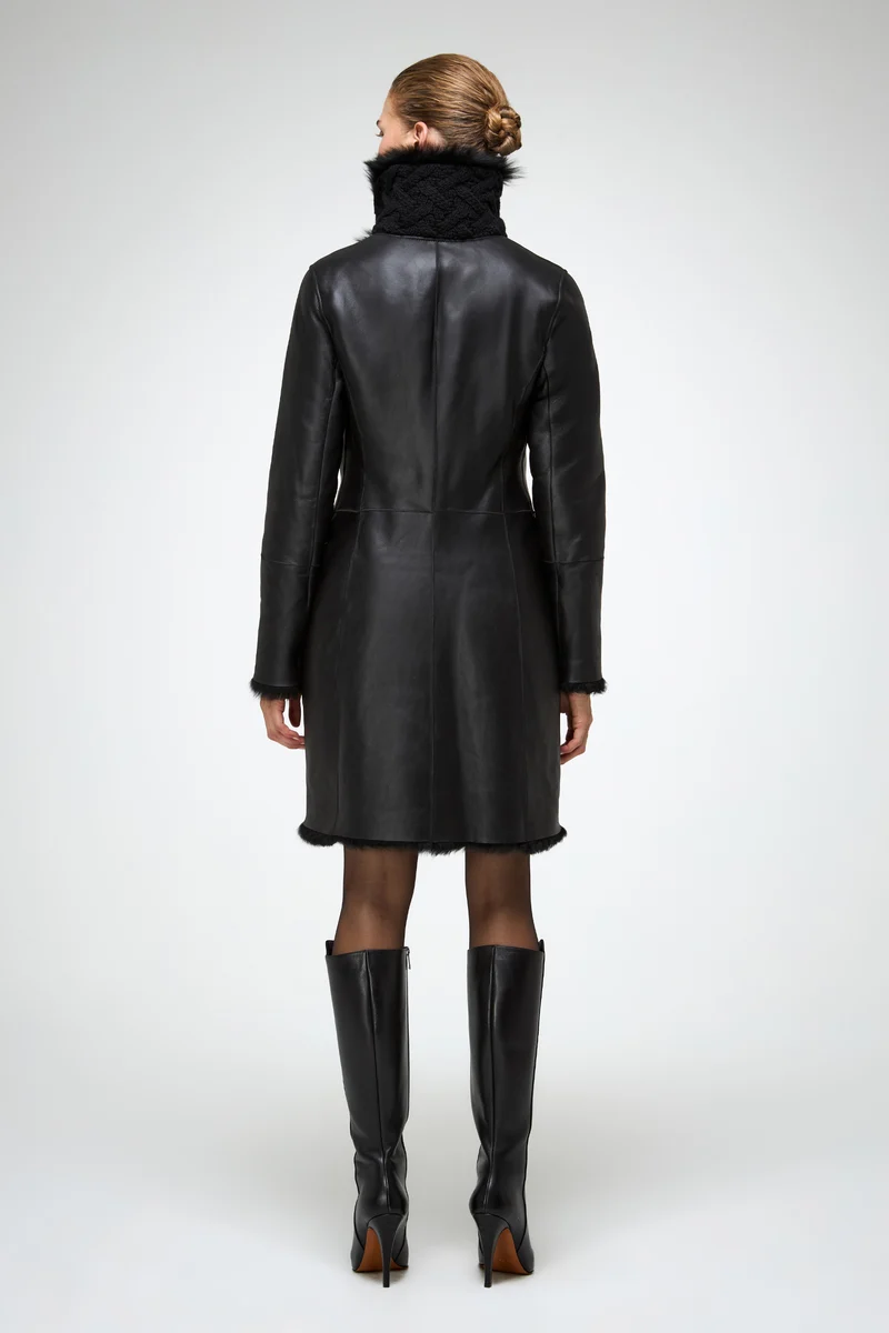 Mylena – Schwarzer Shearling-Mantel Toscana