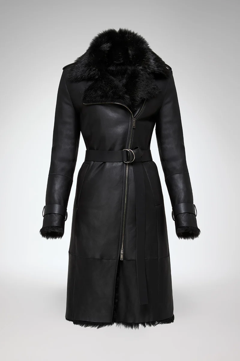 Lyza – Clotho Trenchcoat aus schwarzem Lammfell