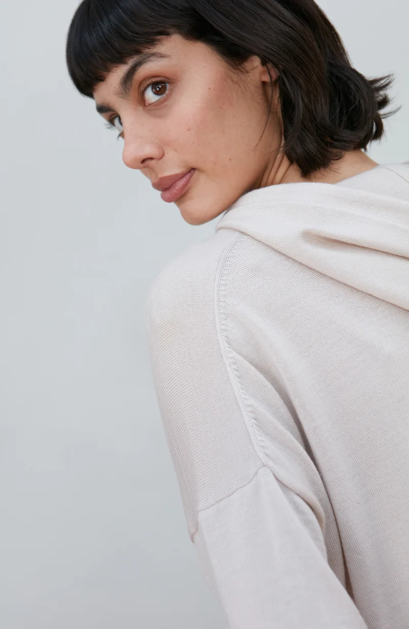 Damen-Pullover mit Kapuze aus reiner, extrafeiner Merinowolle mit entspannter Passform