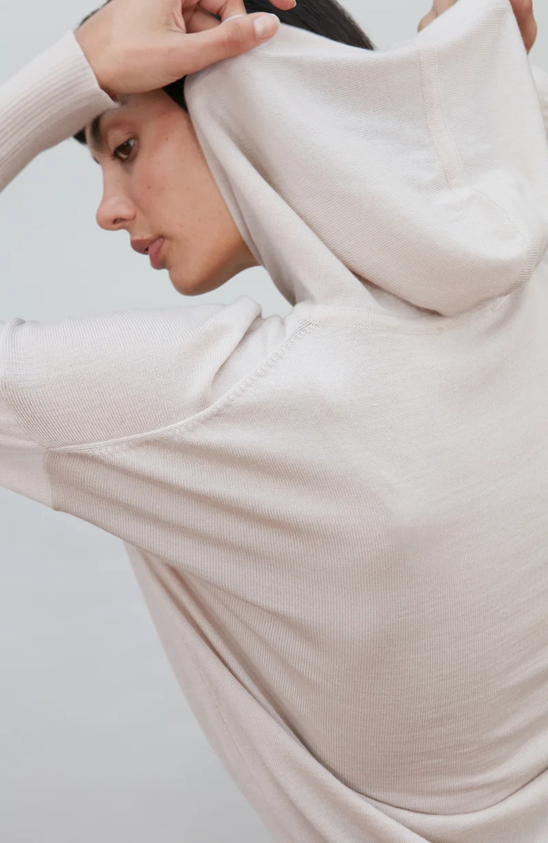 Damen-Pullover mit Kapuze aus reiner, extrafeiner Merinowolle mit entspannter Passform