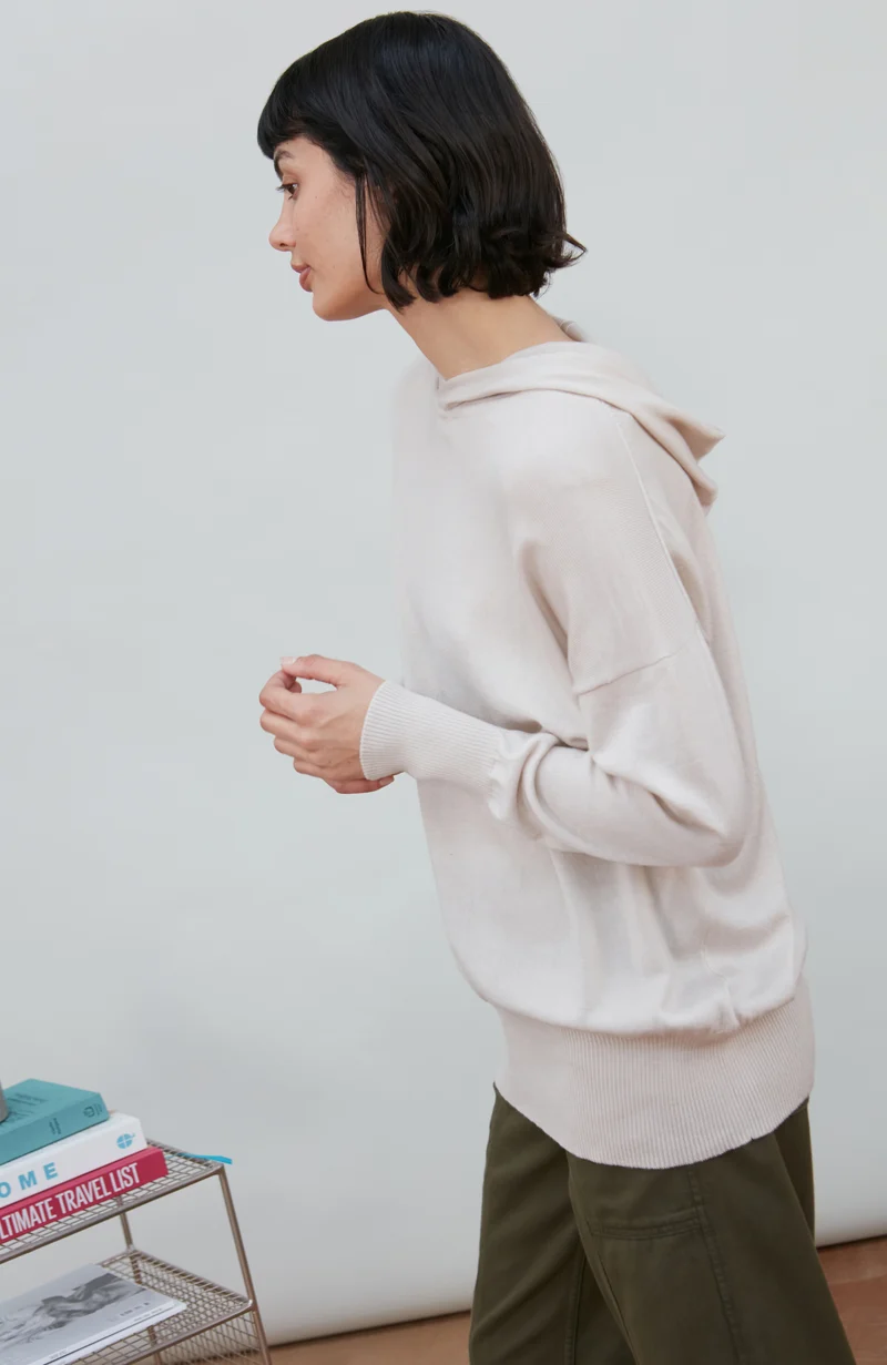 Damen-Pullover mit Kapuze aus reiner, extrafeiner Merinowolle mit entspannter Passform
