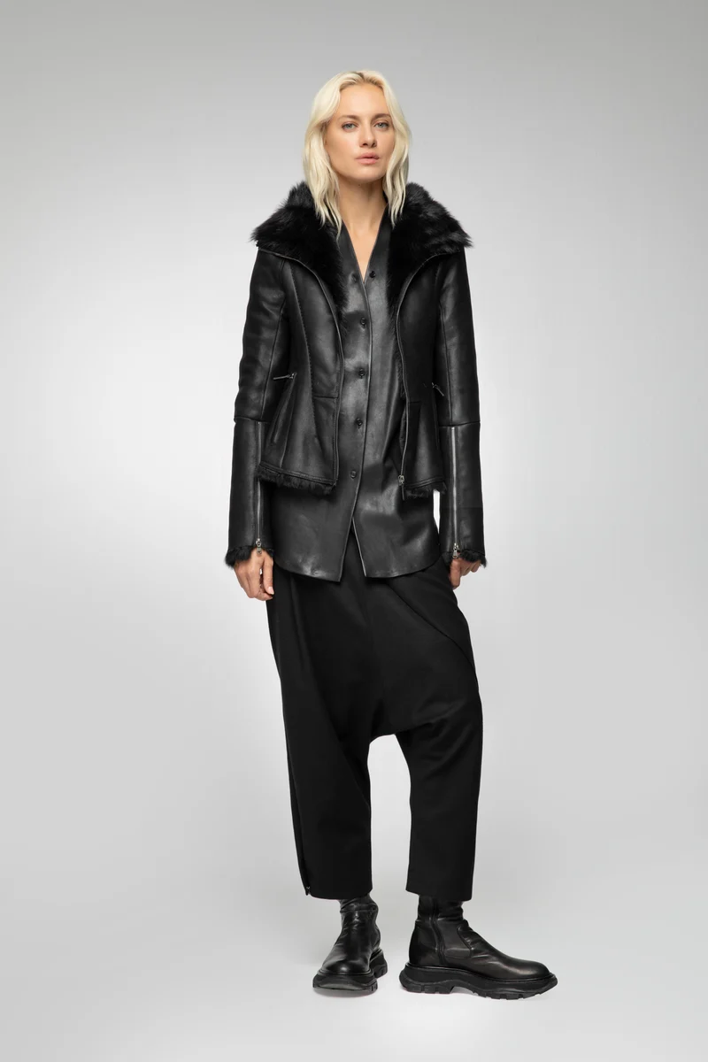 Schwarze Lammfelljacke