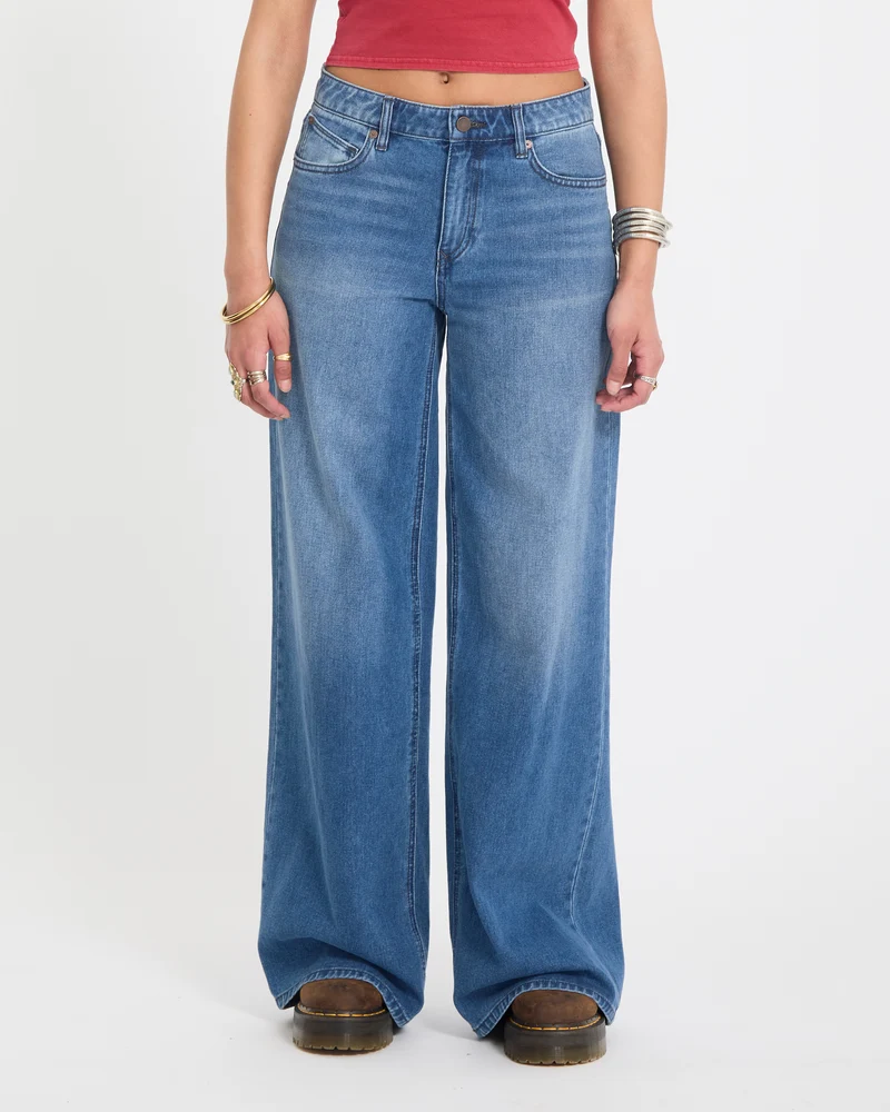 Stoned Boyfriend Low Rise Jeans - Worn Light Blue