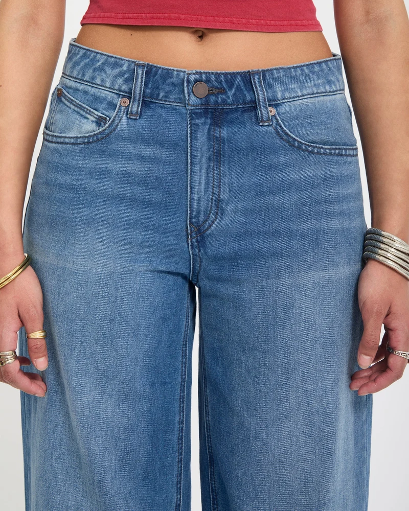 Stoned Boyfriend Low Rise Jeans - Worn Light Blue