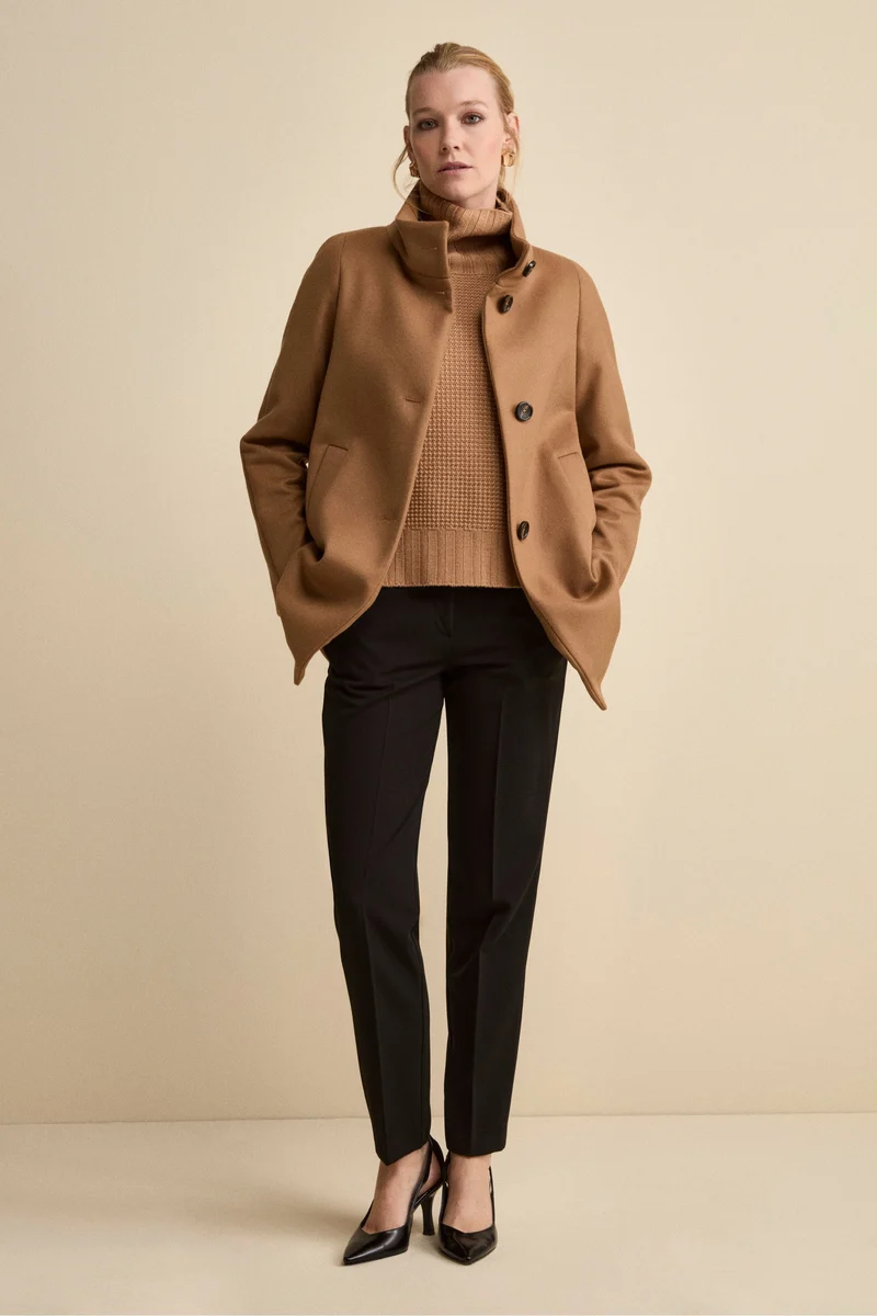Cappotto Corto Foderato con Collo Alto - CUOIO