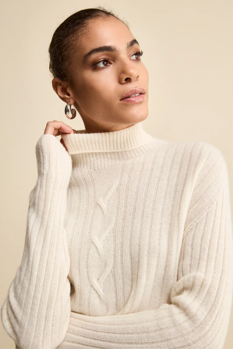 Dolcevita in Lana e Cashmere con Treccia - LATTE