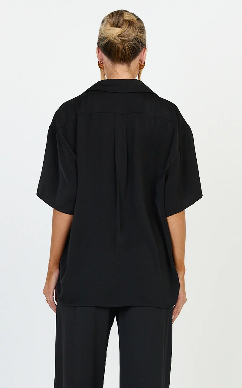 Robyn Shirt - Button Front Short Sleeve Shirt in Black