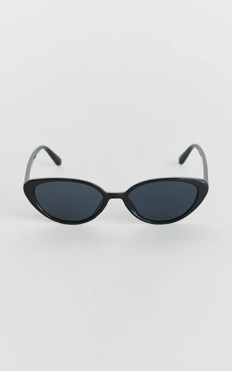 Yvette Sunglasses - Cat Eye Sunglasses in Black