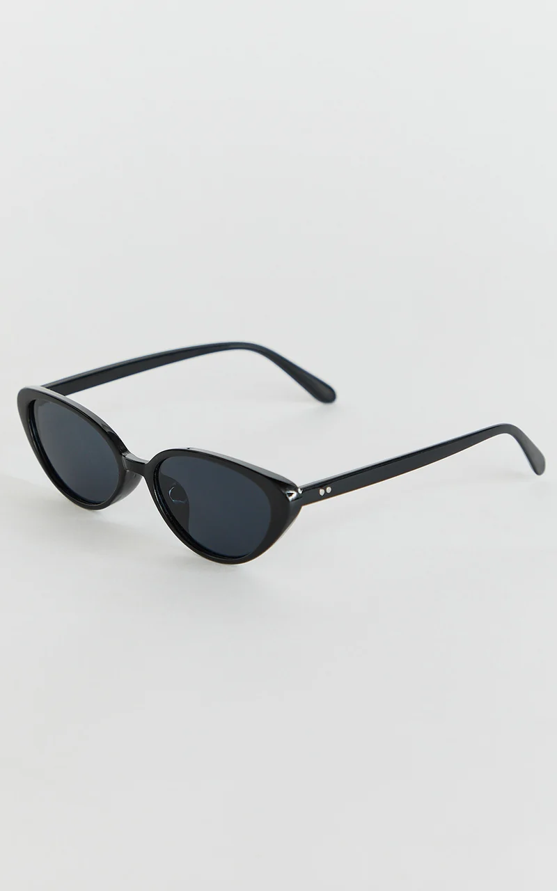 Yvette Sunglasses - Cat Eye Sunglasses in Black