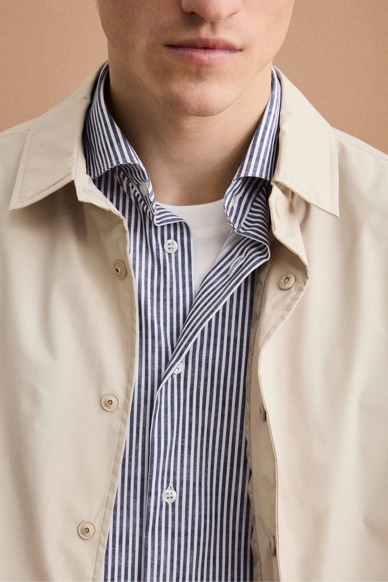 Trench Corto Foderato con Collo a Camicia - LATTE