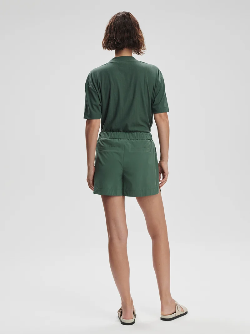 Nila Mid Rise Short 3.5