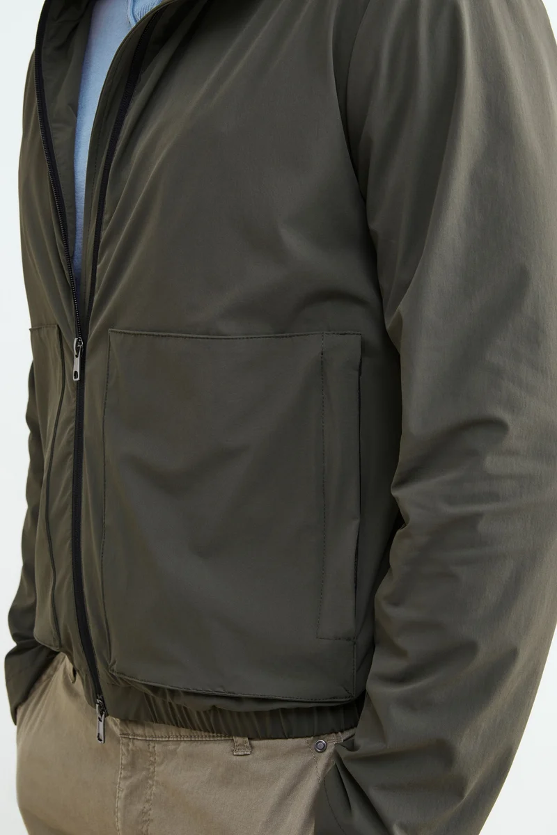 Giubbotto impermeabile con cappuccio - VERDE MILITARE