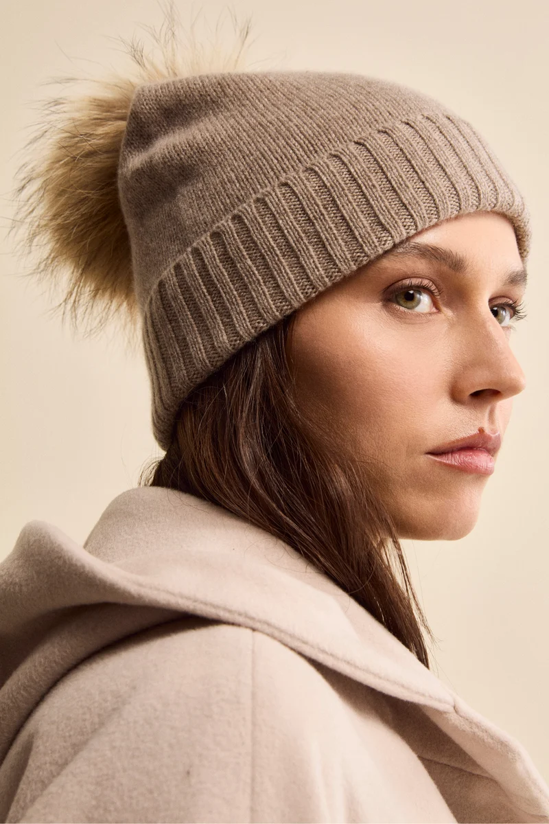 Berretto in Cashmere con Pompon - SABBIA