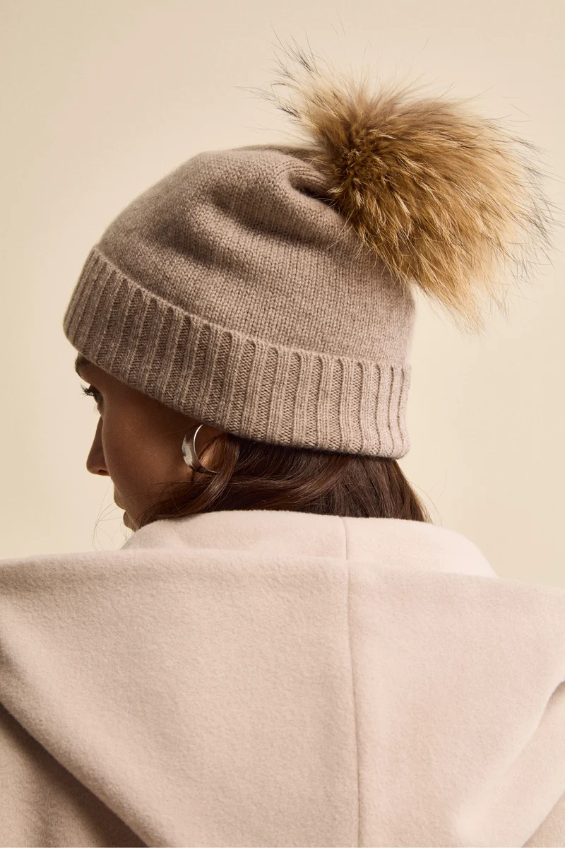 Berretto in Cashmere con Pompon - SABBIA