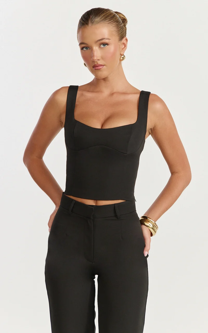 Isla Top - Scoop Neck Top in Black