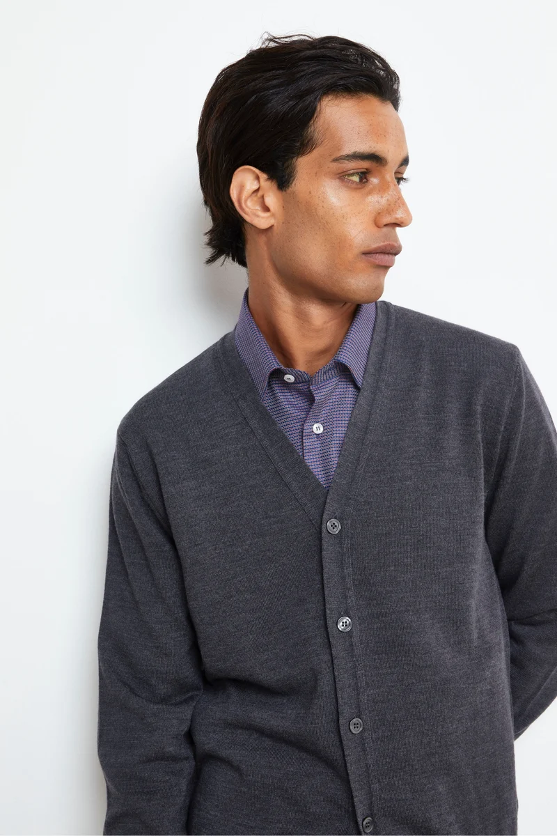 Cardigan Scollo a V in Lana Merino - ANTRACITE
