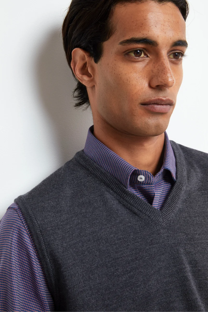Gilet Scollo a V in Lana Merino - ANTRACITE