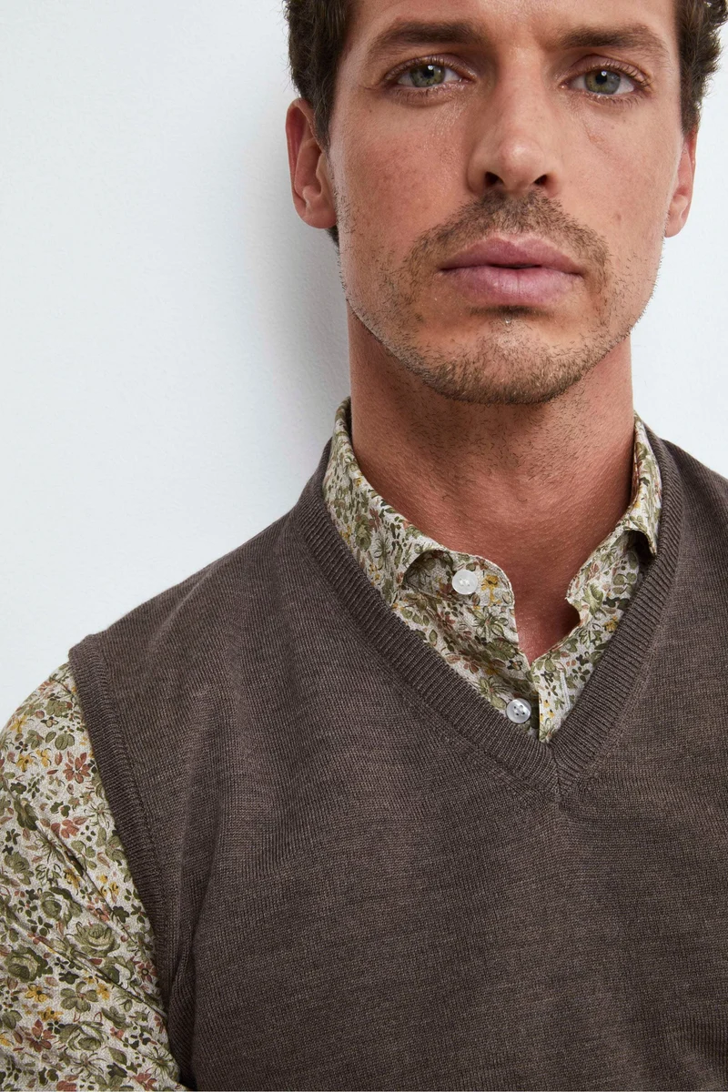 Gilet Scollo a V in Lana Merino - TORTORA