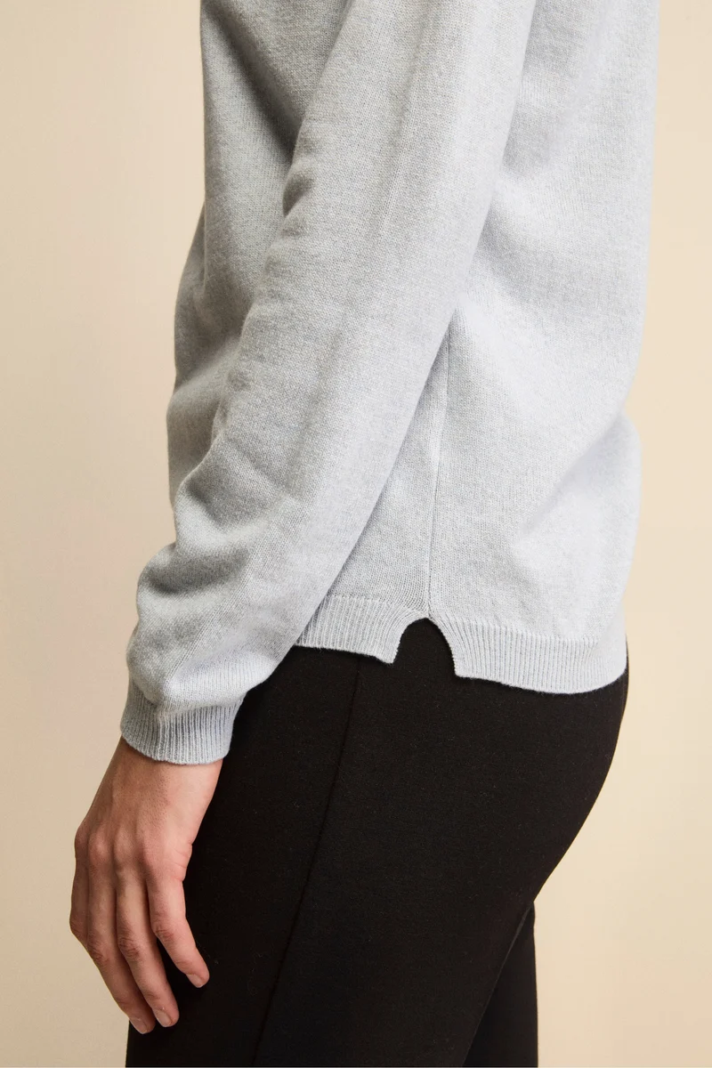 Pullover scollo a V in seta e cashmere - AZZURRO