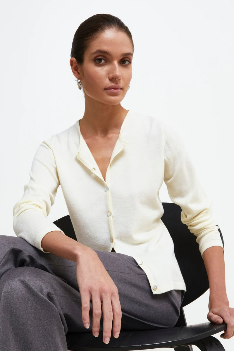 Cardigan Slim in lana merino - ECRU