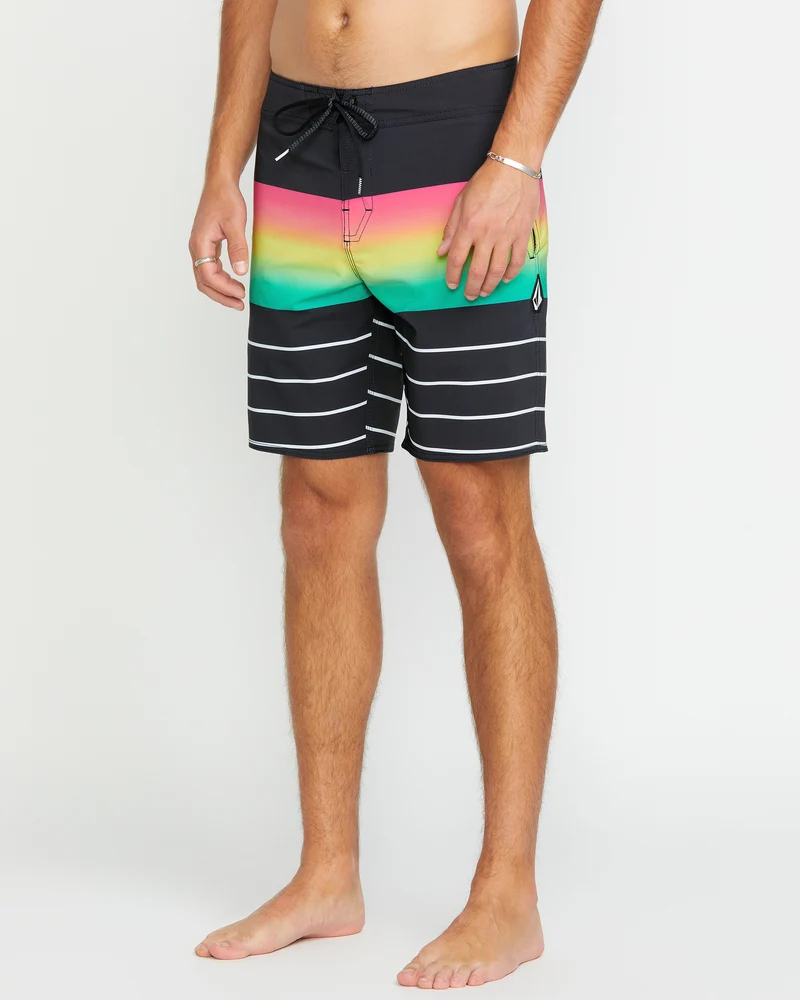 Quarta Fade Mod 19" Boardshorts - NEW BLACK
