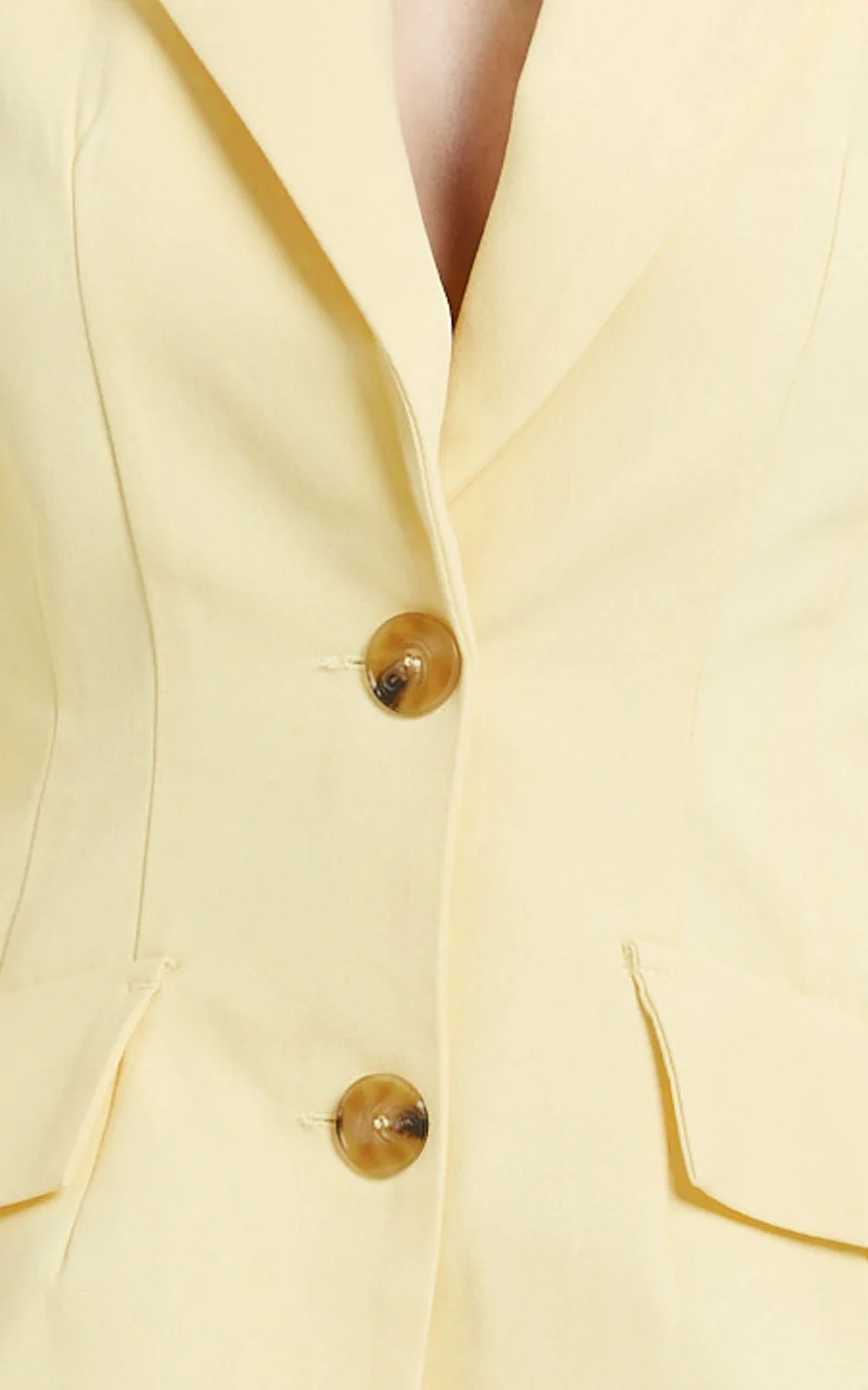 Harvey Blazer - 3 Button Closure Square Hem Blazer in Lemon