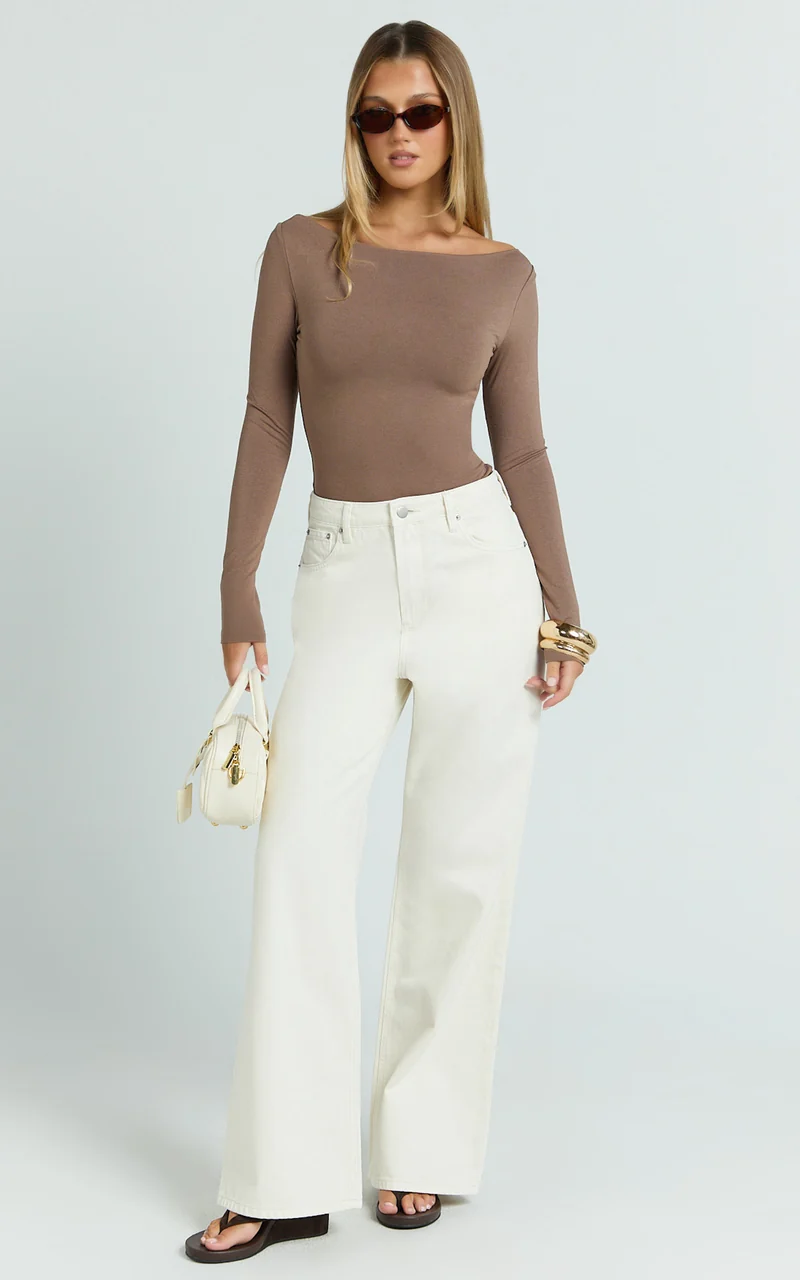 Tisdale Top - Boat Neck Long Sleeve Top in Mushroom