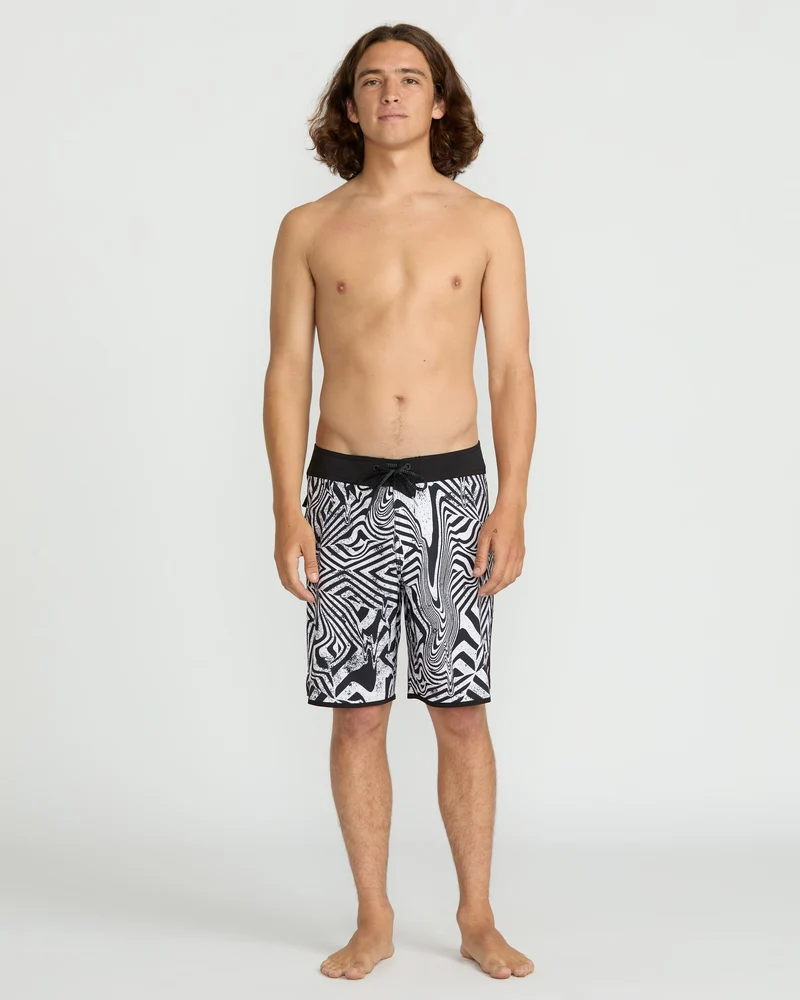 Infuse Scallop Mod 19" Boardshorts - White Black