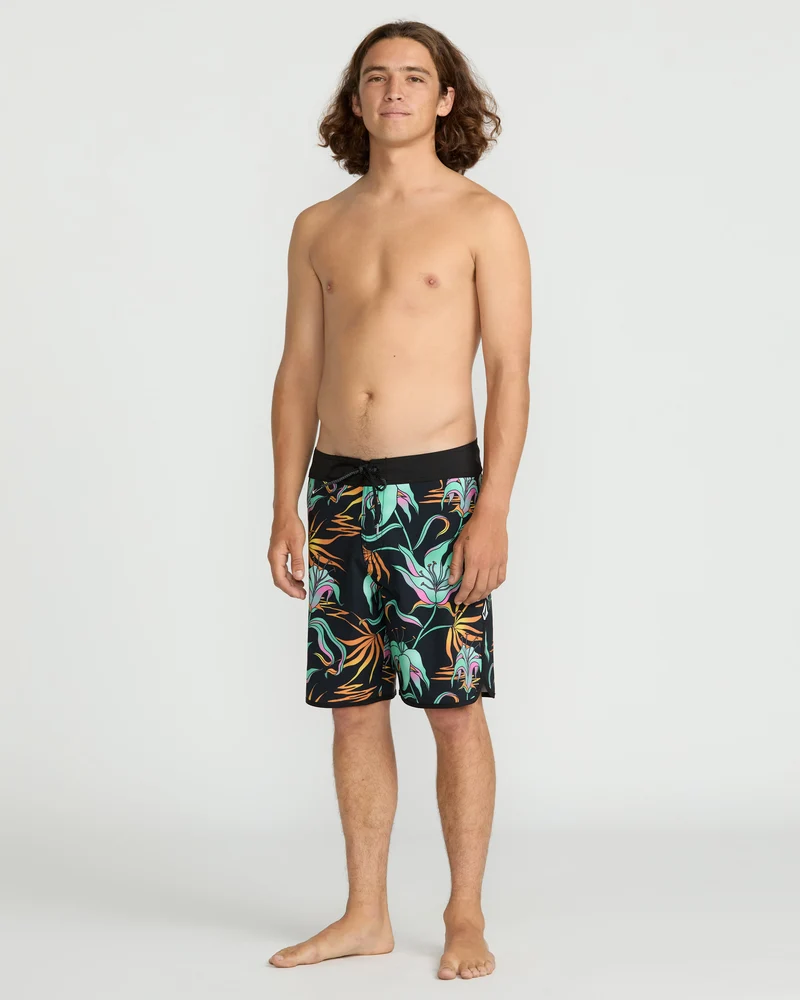 Infuse Scallop Mod 19" Boardshorts - Black Green