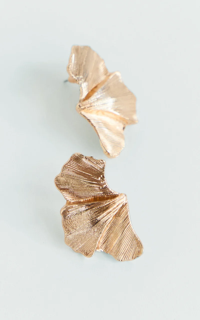 Noa Half Flower Earrings in Gold