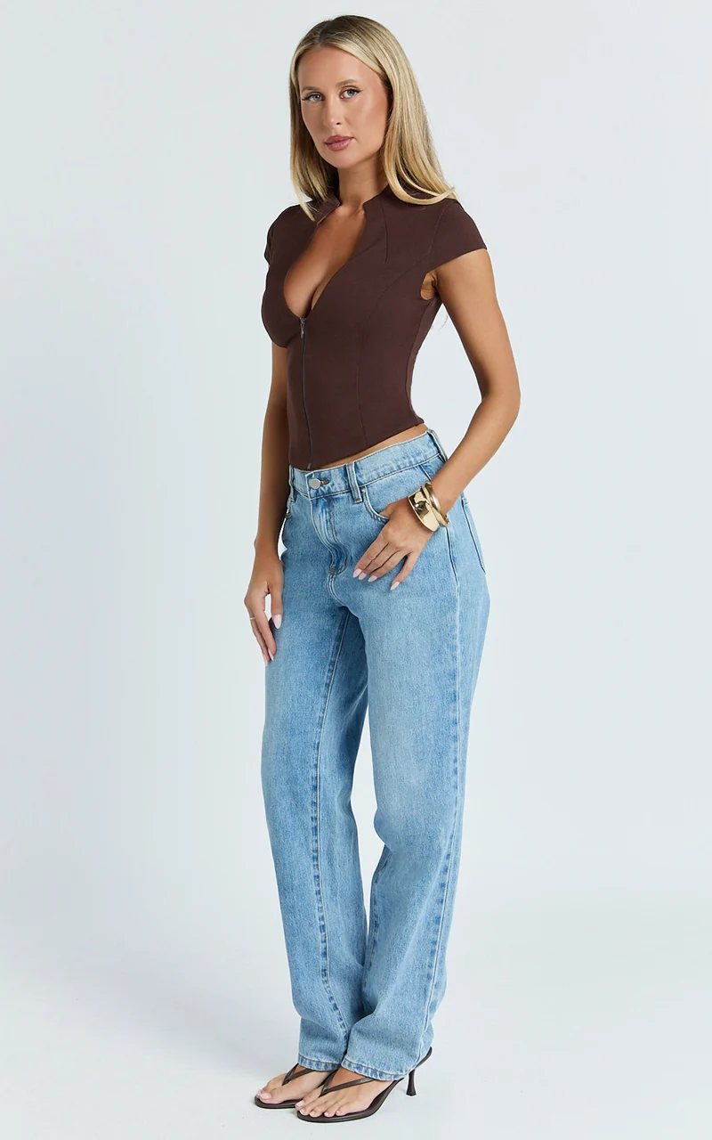 Duncan Top - Cap Sleeve Slit Neck Zip Front Top in Chocolate