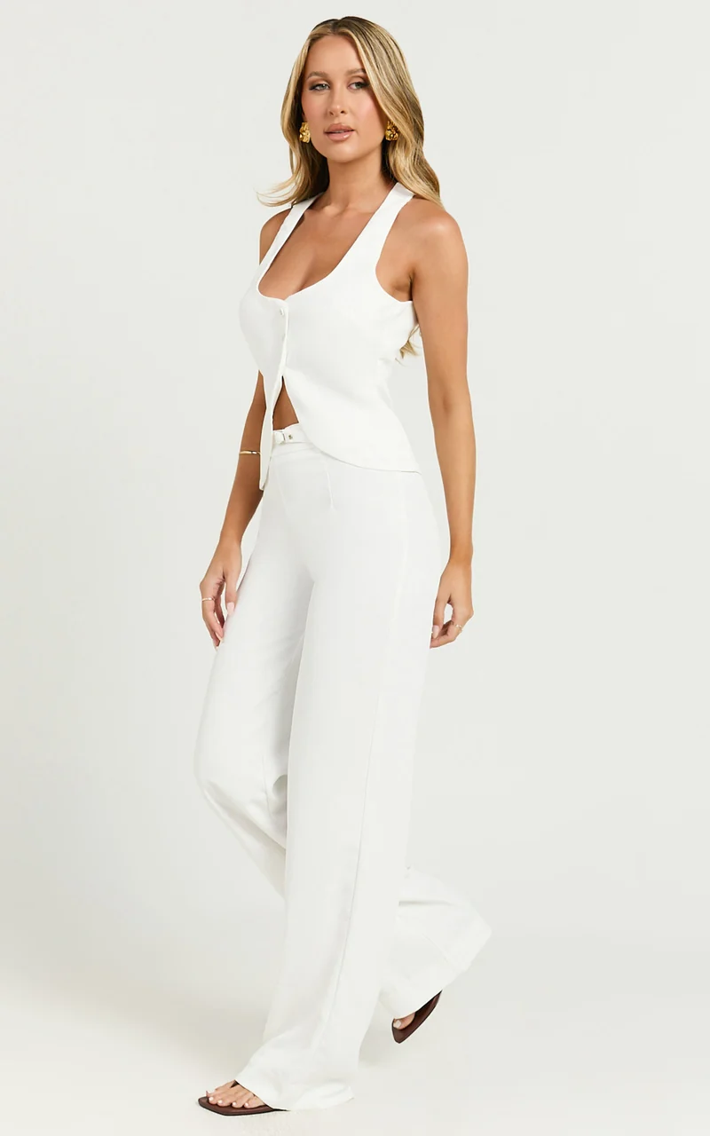 Romeo Top - Scoop Neck Button Down Vest in White